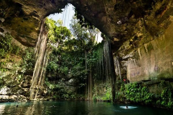 Jeskyne Cenotes